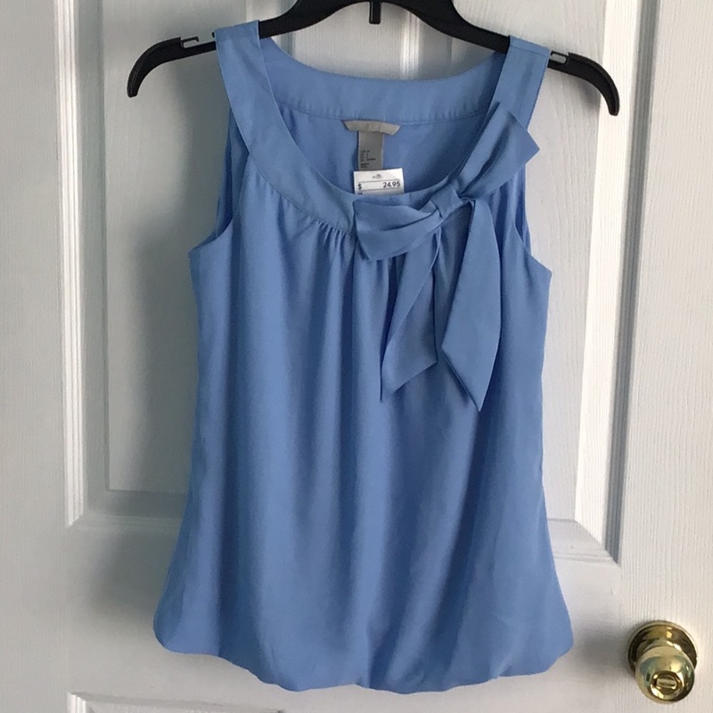 NWT H & M Ladies sleeveless fancy top. Size 4. Color blue